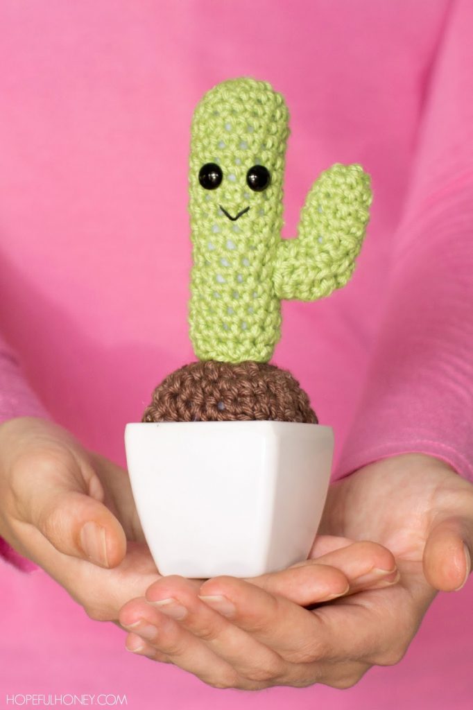 50 Crafts To Make and Sell - Easy DIY Ideas for Cheap Things To Sell on Etsy, Online and for Craft Fairs. Make Money with These Homemade Crafts for Teens, Kids, Christmas, Summer, Mother’s Day Gifts. | Amigurumi Cactus Crochet #crafts #diy