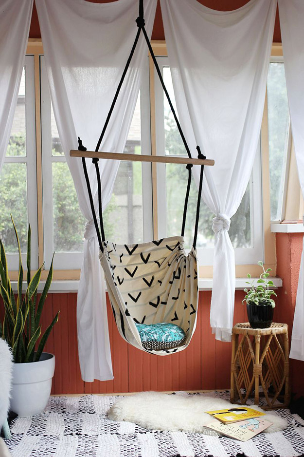 50 Crafts To Make and Sell - Easy DIY Ideas for Cheap Things To Sell on Etsy, Online and for Craft Fairs. Make Money with These Homemade Crafts for Teens, Kids, Christmas, Summer, Mother’s Day Gifts. | DIY Hammock Chair #crafts #diy