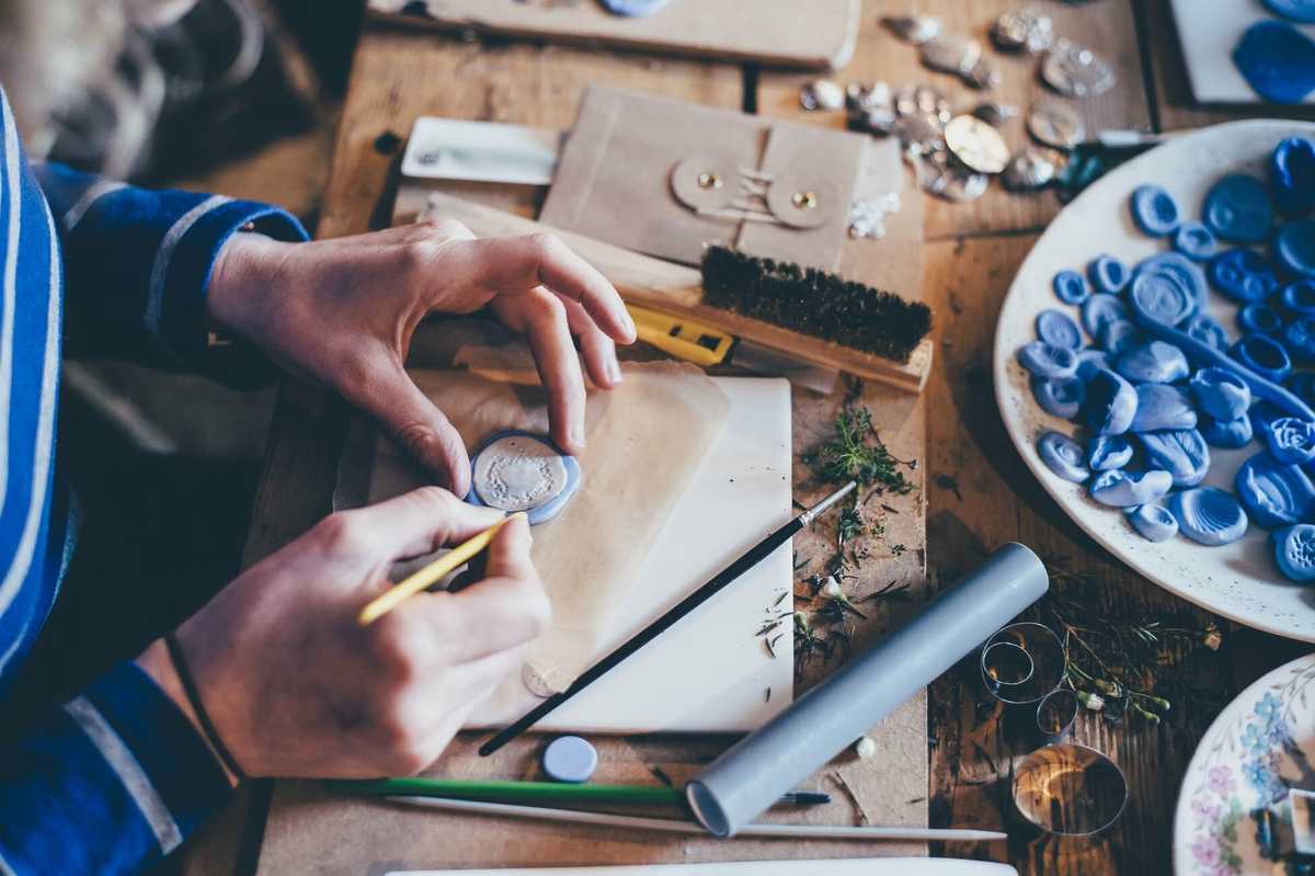 21 Best Side Hustles in 2025 Sell on Etsy